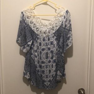 Blue and white short-sleeved top